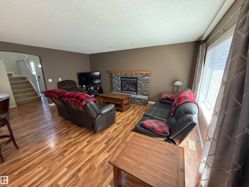 21113 92A Avenue, Edmonton, AB 