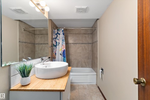 12916 69 Street, Edmonton, AB - Indoor Photo Showing Bathroom