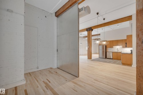 102 10169 104 Street, Edmonton, AB - Indoor