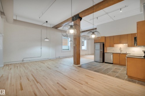 102 10169 104 Street, Edmonton, AB - Indoor Photo Showing Kitchen