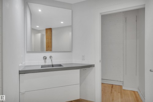 102 10169 104 Street, Edmonton, AB - Indoor