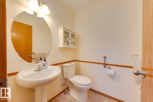 10816 67 Avenue, Edmonton, AB - Indoor Photo Showing Bathroom