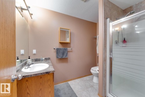 10816 67 Avenue, Edmonton, AB - Indoor Photo Showing Bathroom