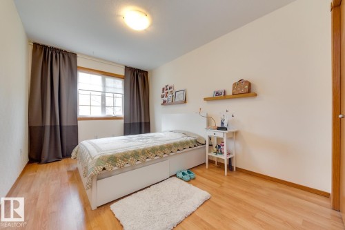 10816 67 Avenue, Edmonton, AB - Indoor Photo Showing Bedroom