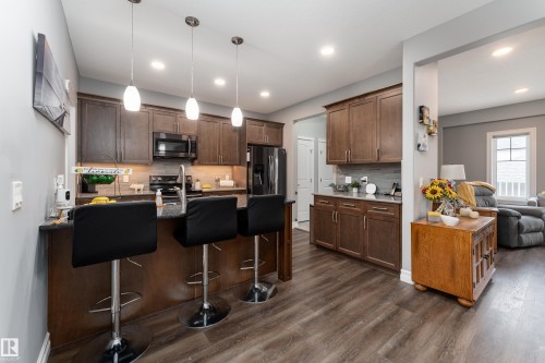 49 Wilson Close, Fort Saskatchewan, AB - Indoor Photo Showing Kitchen With Upgraded Kitchen