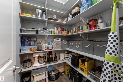 49 Wilson Close, Fort Saskatchewan, AB - Indoor With Storage