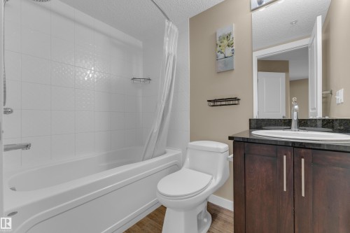 303 111 Watt Common, Edmonton, AB - Indoor Photo Showing Bathroom
