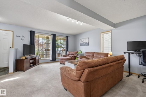1517 Jarvis Crescent, Edmonton, AB - Indoor Photo Showing Living Room