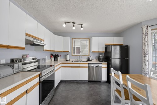 1517 Jarvis Crescent, Edmonton, AB - Indoor Photo Showing Kitchen