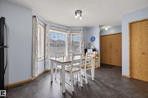 1517 Jarvis Crescent, Edmonton, AB - Indoor Photo Showing Dining Room