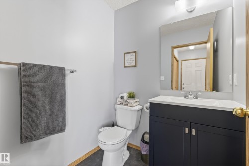 1517 Jarvis Crescent, Edmonton, AB - Indoor Photo Showing Bathroom