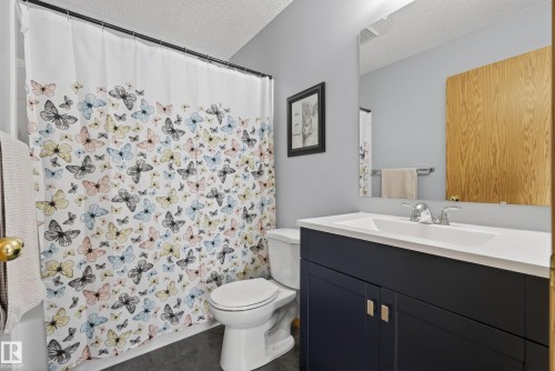 1517 Jarvis Crescent, Edmonton, AB - Indoor Photo Showing Bathroom