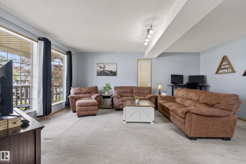 1517 Jarvis Crescent, Edmonton, AB - Indoor Photo Showing Living Room