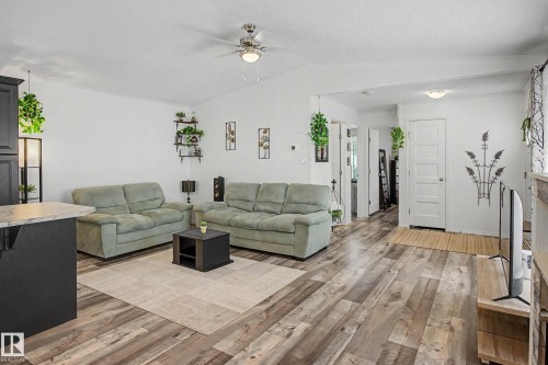 15 12604 153 Avenue, Edmonton, AB - Indoor Photo Showing Living Room