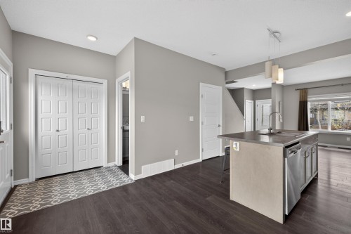 828 36 Avenue, Edmonton, AB - Indoor Photo Showing Kitchen