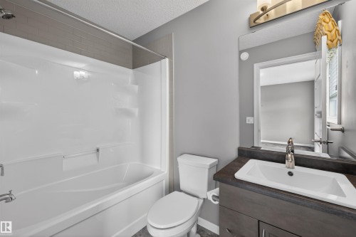 828 36 Avenue, Edmonton, AB - Indoor Photo Showing Bathroom