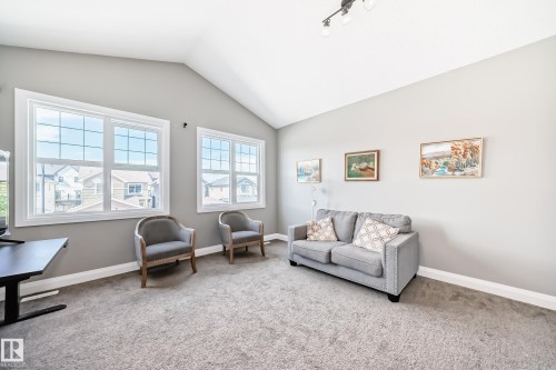 Spacious room featuring a vaulted ceiling and neutral-toned walls - 4155 Charles Link, Edmonton, AB - Indoor