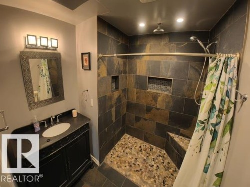 8804 29 Avenue, Edmonton, AB - Indoor Photo Showing Bathroom