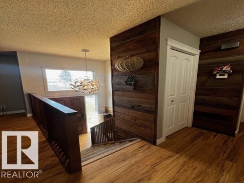 8804 29 Avenue, Edmonton, AB - Indoor Photo Showing Other Room