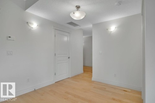 306 10232 115 Street, Edmonton, AB - Indoor Photo Showing Kitchen
