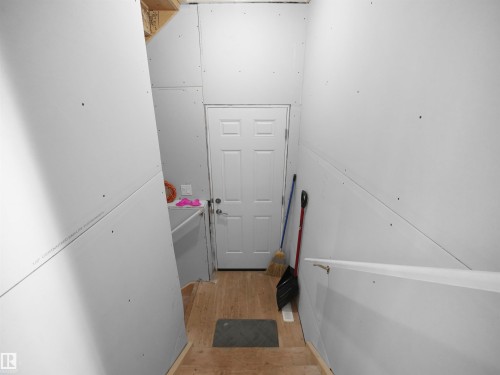 Image quality insufficient for description - 30 Hope Cm, Spruce Grove, AB - Indoor Photo Showing Other Room