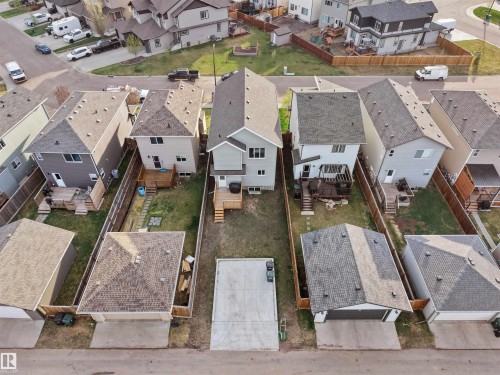 Detached home with a light grey exterior - 30 Hope Cm, Spruce Grove, AB - Outdoor With View