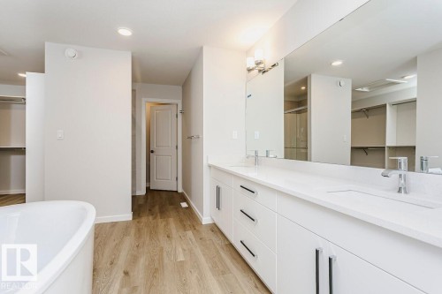 17332 5Th Street Nw, Edmonton, AB - Indoor Photo Showing Bathroom