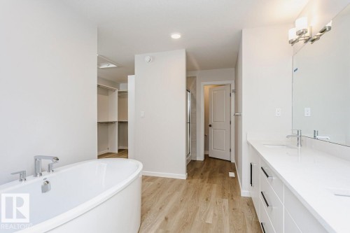 17332 5Th Street Nw, Edmonton, AB - Indoor Photo Showing Bathroom