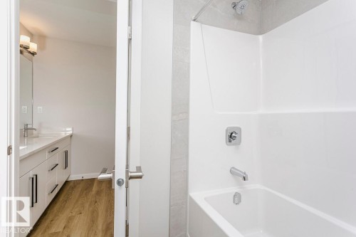 17332 5Th Street Nw, Edmonton, AB - Indoor Photo Showing Bathroom
