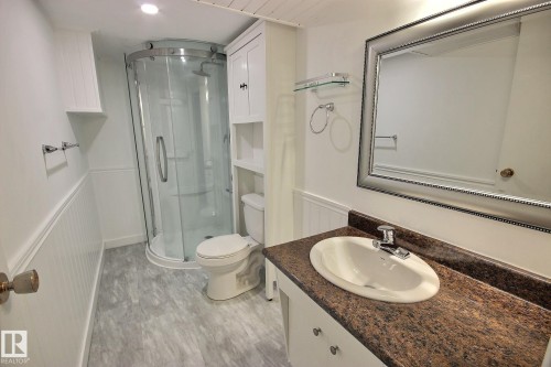 6003 90 Avenue, Edmonton, AB - Indoor Photo Showing Bathroom