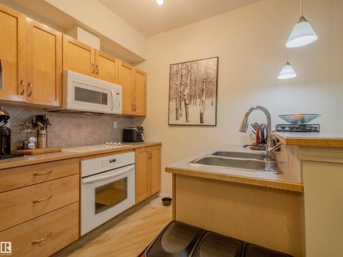 171 4823 104A Street, Edmonton, AB - Indoor Photo Showing Kitchen