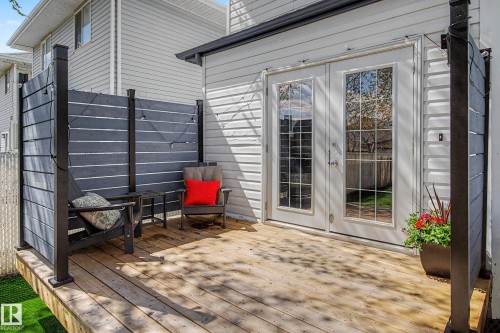 Wood-finish deck with privacy screens and white vinyl siding - 16211 55A Street, Edmonton, AB - Outdoor With Deck Patio Veranda With Exterior