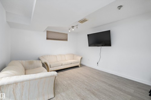 16304 43 Street, Edmonton, AB - Indoor