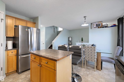 16304 43 Street, Edmonton, AB - Indoor Photo Showing Kitchen