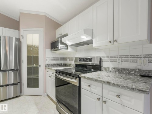 3620 130 Avenue, Edmonton, AB - Indoor Photo Showing Kitchen