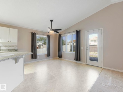 3620 130 Avenue, Edmonton, AB - Indoor Photo Showing Kitchen