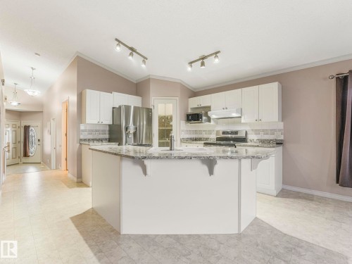 3620 130 Avenue, Edmonton, AB - Indoor Photo Showing Kitchen With Upgraded Kitchen