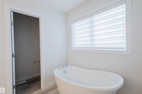 2831 191 Street, Edmonton, AB - Indoor Photo Showing Bathroom