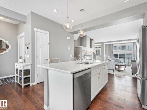 5922 Anthony Crescent Sw, Edmonton, AB - Indoor Photo Showing Kitchen With Upgraded Kitchen