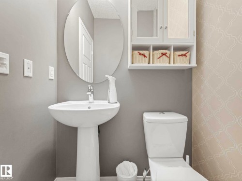 5922 Anthony Crescent Sw, Edmonton, AB - Indoor Photo Showing Bathroom