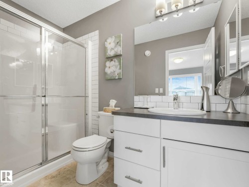 5922 Anthony Crescent Sw, Edmonton, AB - Indoor Photo Showing Bathroom