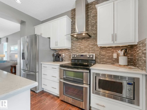 5922 Anthony Crescent Sw, Edmonton, AB - Indoor Photo Showing Kitchen With Upgraded Kitchen