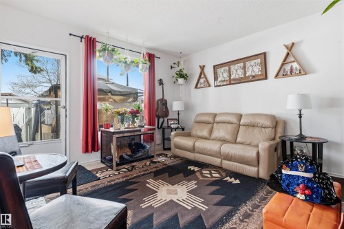54 1904 48 Street, Edmonton, AB - Indoor Photo Showing Living Room