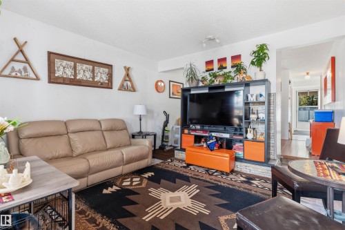 54 1904 48 Street, Edmonton, AB - Indoor Photo Showing Living Room
