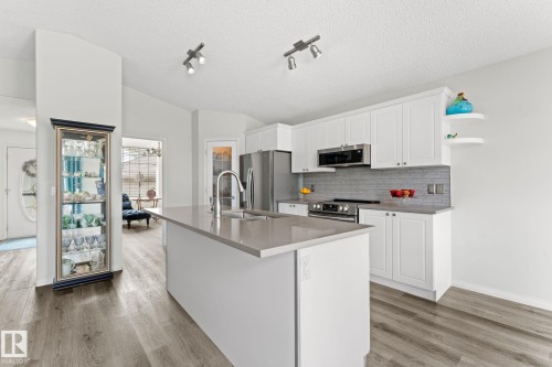 6 10848 8 Avenue, Edmonton, AB - Indoor Photo Showing Kitchen With Stainless Steel Kitchen With Upgraded Kitchen