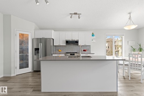 6 10848 8 Avenue, Edmonton, AB - Indoor Photo Showing Kitchen With Stainless Steel Kitchen With Upgraded Kitchen
