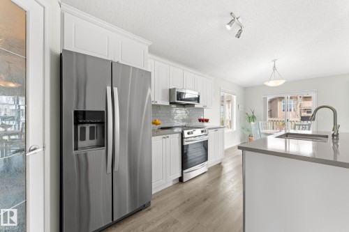 6 10848 8 Avenue, Edmonton, AB - Indoor Photo Showing Kitchen With Stainless Steel Kitchen With Upgraded Kitchen