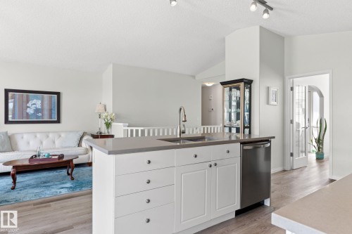 6 10848 8 Avenue, Edmonton, AB - Indoor Photo Showing Other Room