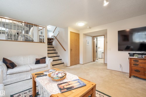 4116 44 Avenue, Stony Plain, AB - Indoor Photo Showing Living Room