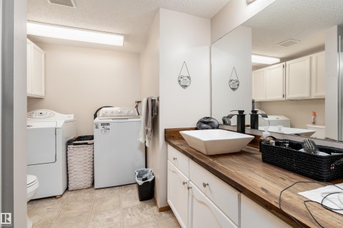 4116 44 Avenue, Stony Plain, AB - Indoor Photo Showing Laundry Room